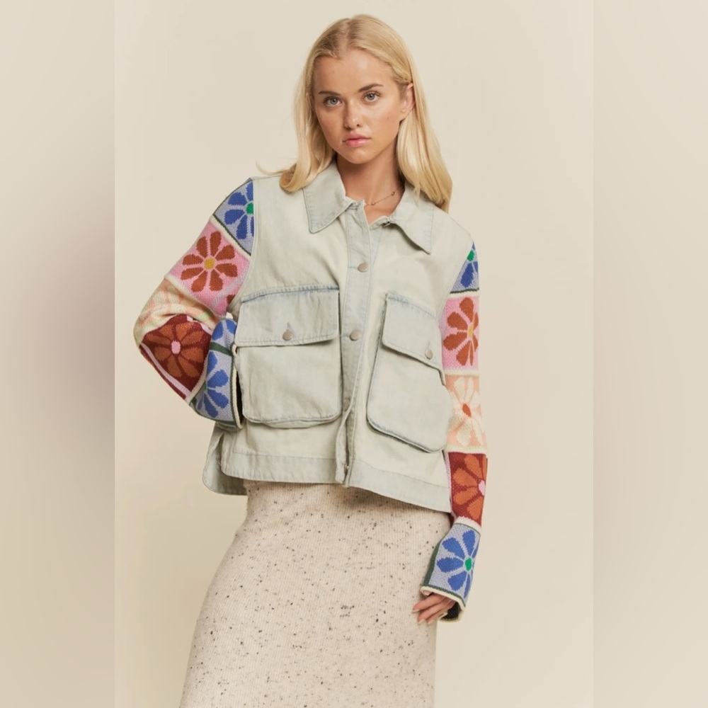 DAVI & DANI Women’s Adjustable Cuffs Multi Patch Denim Jacket (light denim) - Picture 7 of 15